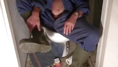 Maske up and cum in her mouth