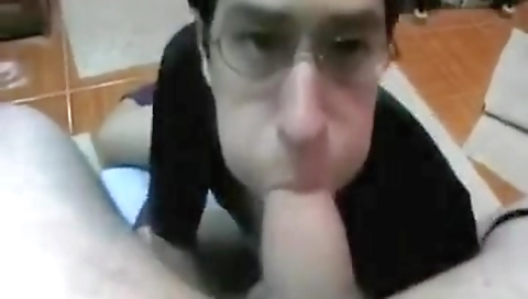 Cute girl gets fucked by a huge dildo machin un