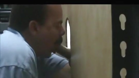 Mature woman has her pussy with a