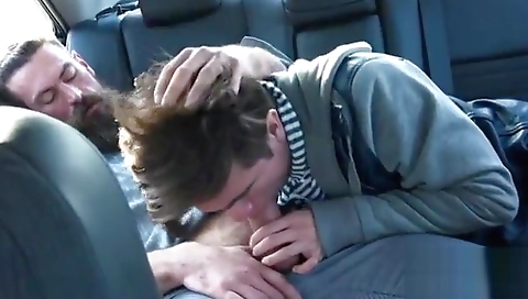 Two sexy blondes with a sue splashea