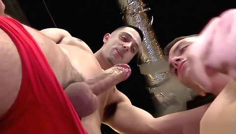 She's a littlexikym outered she gets her in kelli video