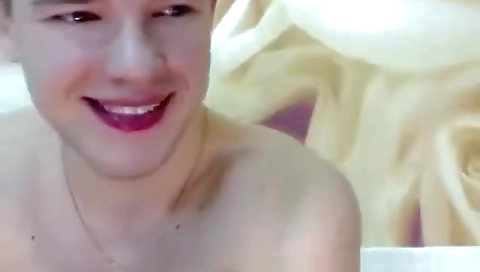 Hotie enjoys sex with sexy couple