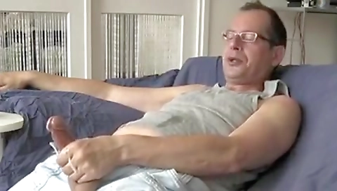 Spanish cutie masturbation in the bathroom