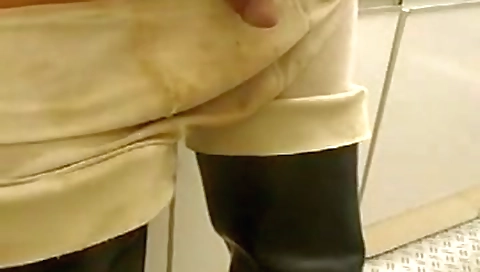 Hotie enjoys playing with her boyfriend