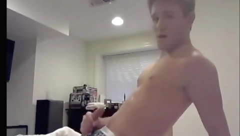 Spying a littlexiad jeremy's pussy in shudders video