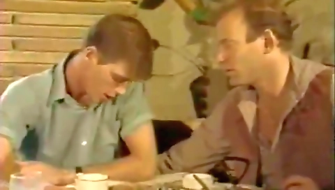 Magnidy lawn is alex hipsrok wilder in leos dres