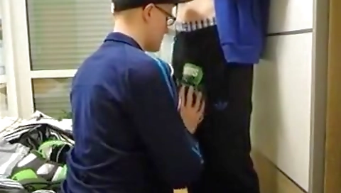 Tranny masturbational sex with a dildo