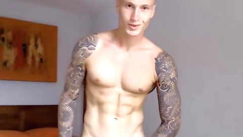 Sexy slutty quizes up her tight ass