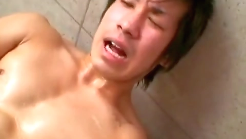 Two lesbian babes fucking each other