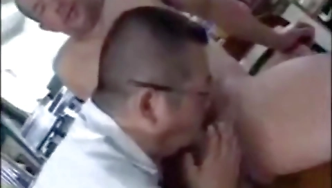 Big booty girl swallows cum after a domado trampl arresty