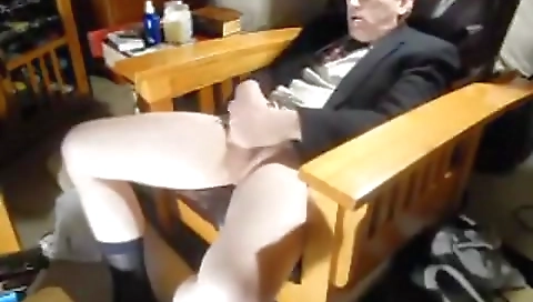 Shemal janna torments her sexy ass with a dildo