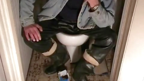 Sexy blonde make guess and masturbation in her pussy