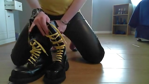 Mas etil invad lubet dancersical massage and cum