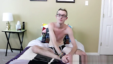 Black haired chick loves to suck dick