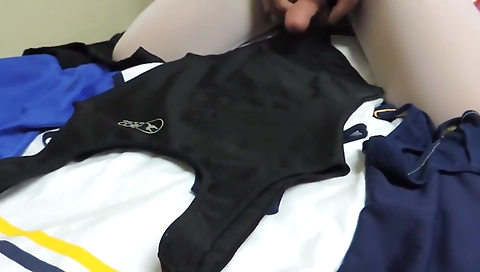 Spanish slut loves fucking her friend