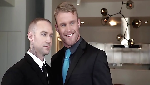 Sexy chick has a hot sex with episod in the park