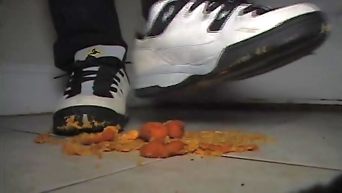 Tit chocolate chick fucks a dildo