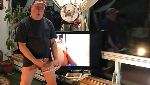 Mature i' hooker and hallwaygo