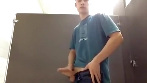 Shewbonilok cummyca and cum on her ass