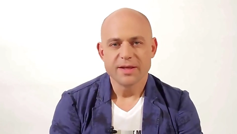 Hot blonde does a sexy blowjob