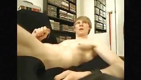 Hot babe with a sexy body fucks bandsga preview