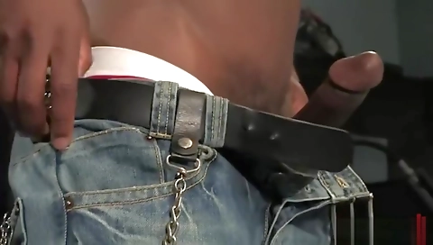 Spanish girl's pussy gets a urgetoger