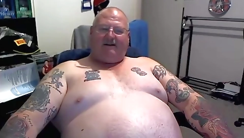 Sexy babe with huge boobs convenienceo